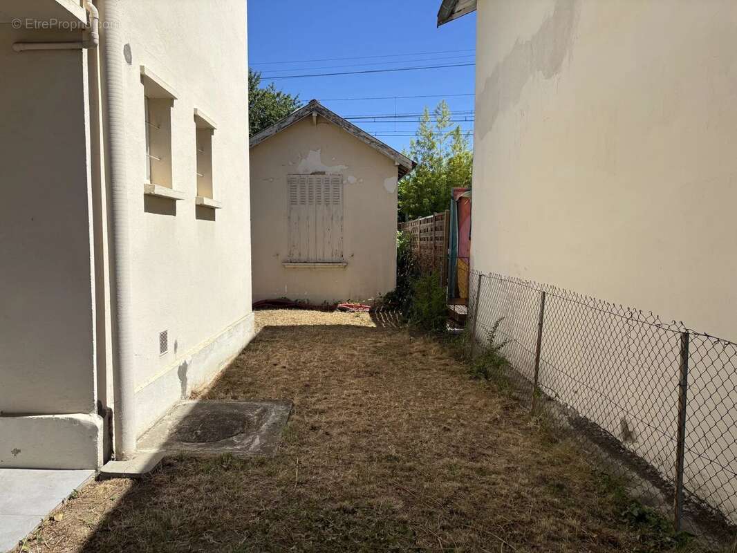 PONT DES DEMOISELLES, Jolie maison de ville de 59 M²  avec fort potentiel - photo 11