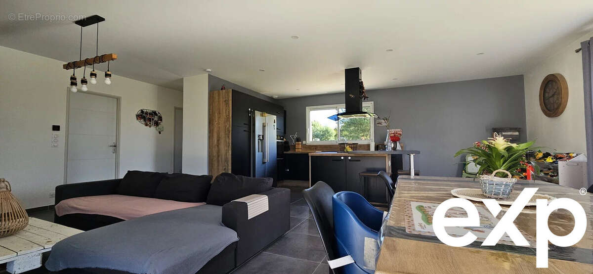 Maison à COURS-DE-PILE