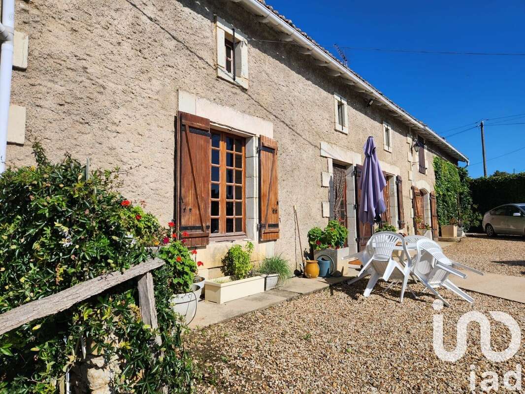 Photo 2 - Maison à THURAGEAU