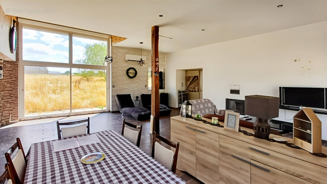 Maison à VICQ-EXEMPLET