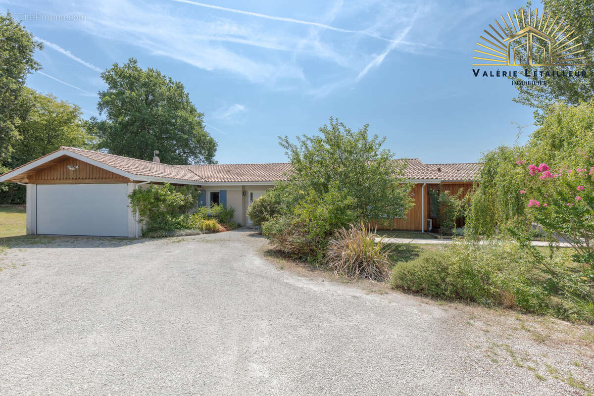 Belle maison familliale dans laquelle la vue devient un art de vivre… - photo 13