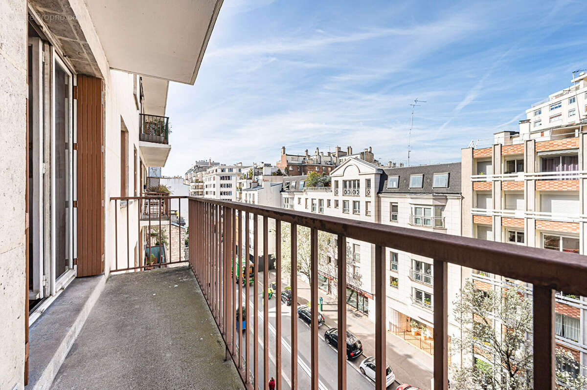 Appartement à PARIS-14E