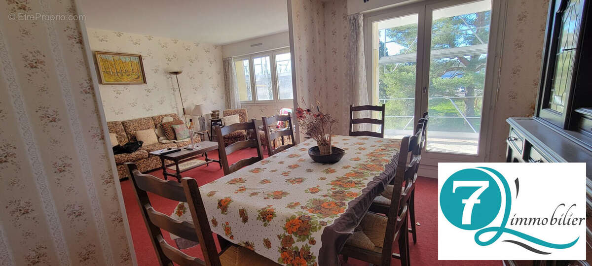 salon/séjour ouvrant sur terrasse - Appartement à VALDAHON
