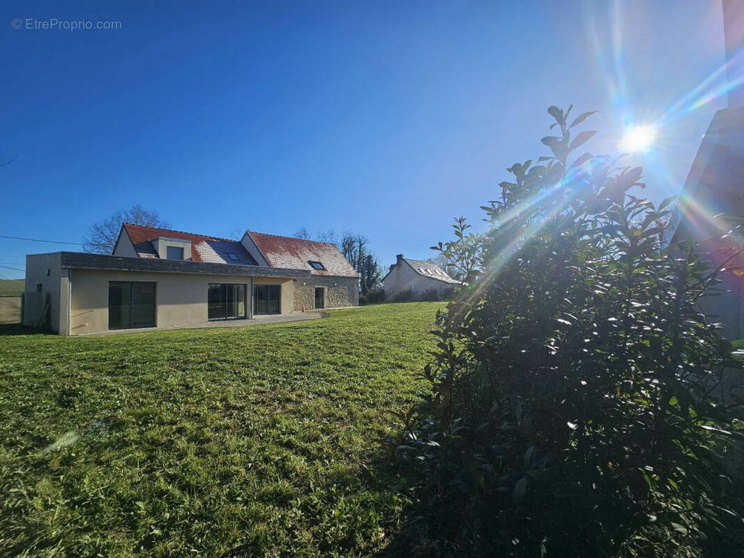 Maison à CREUZIER-LE-VIEUX