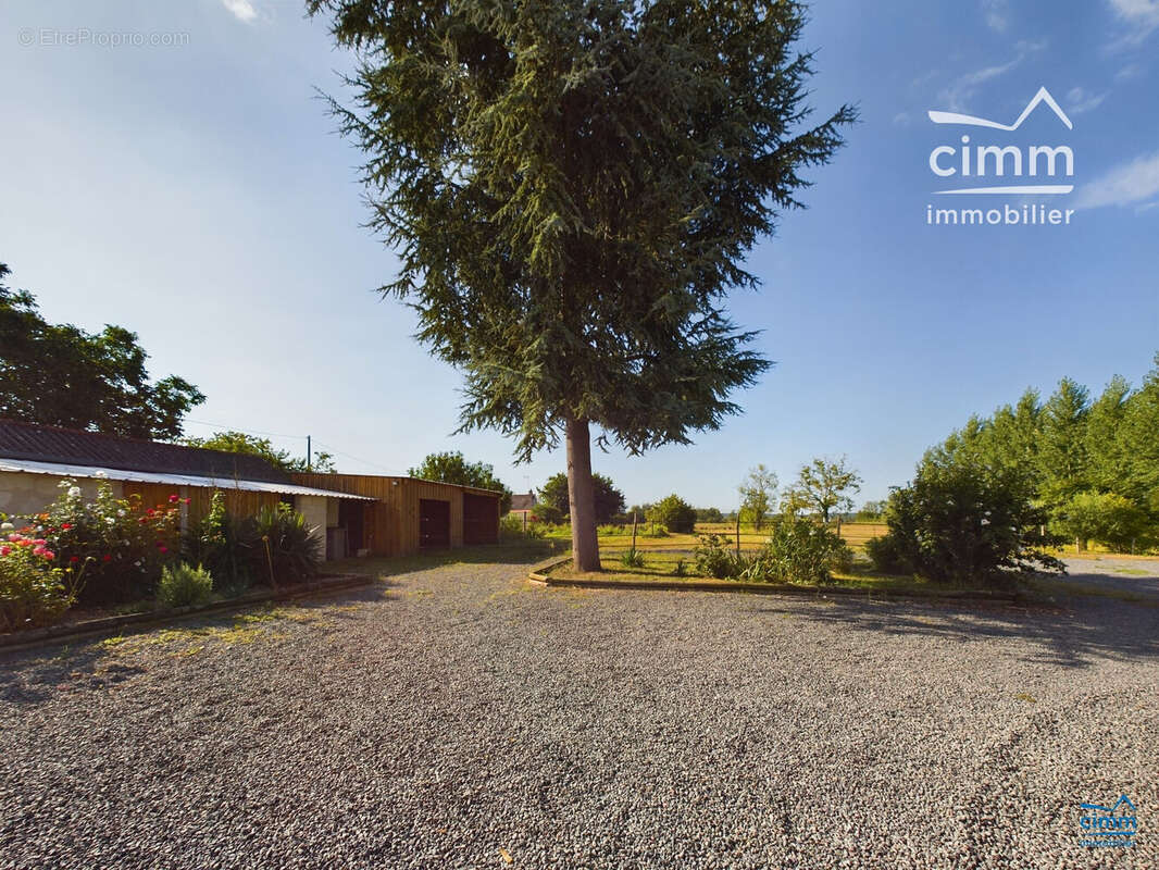 Maison à VILLEBERNIER