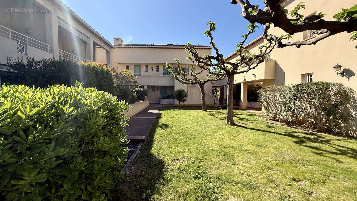 Appartement à SAINT-CYR-SUR-MER