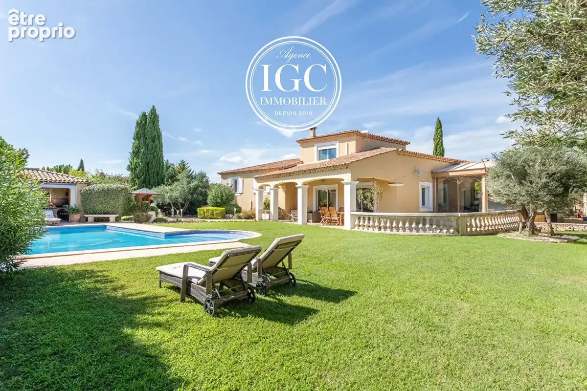 La Fare-les-Oliviers  Villa de 185 m² sur 1550 m² de terrain avec piscine - photo 2