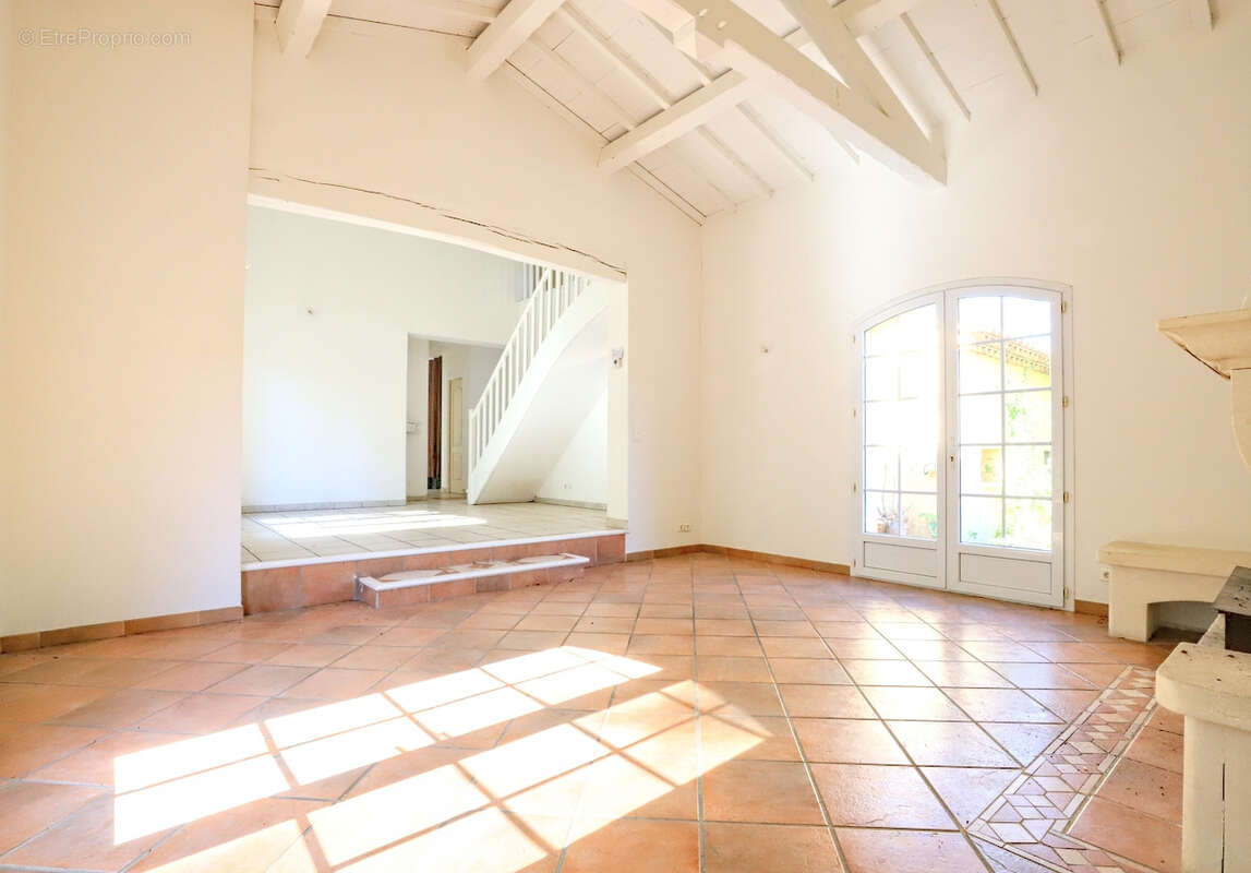 Maison à SOLLIES-TOUCAS