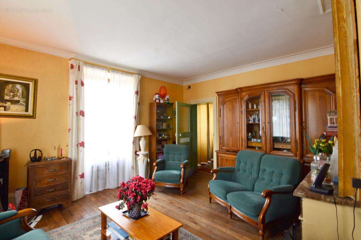 Maison à JOUY-LE-CHATEL