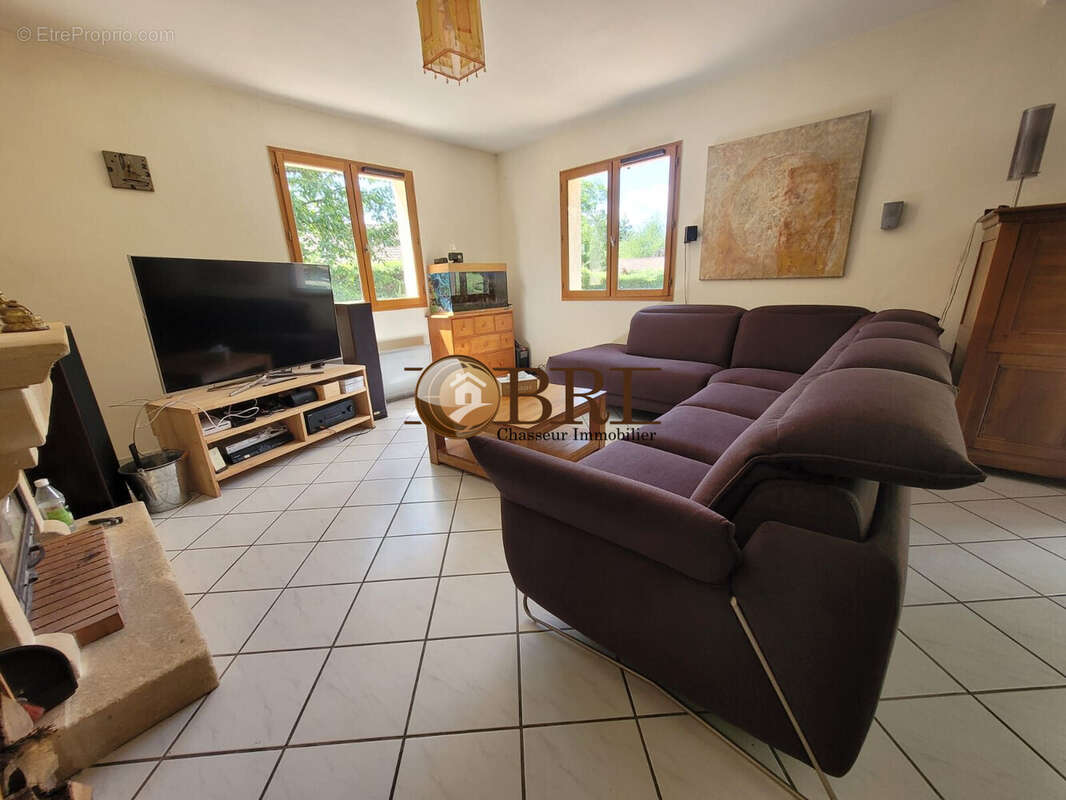 Maison à SAINT-ETIENNE-DE-CROSSEY