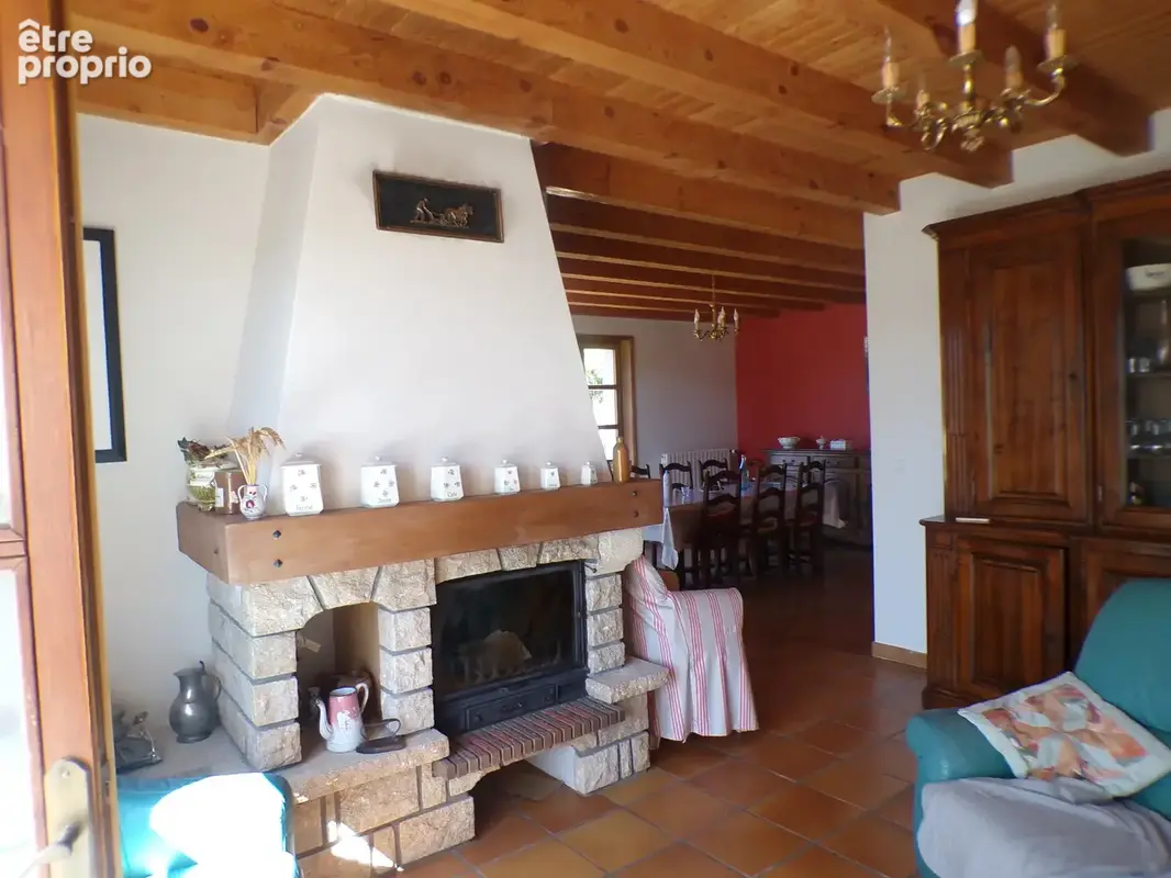 Maison avec grand terrain et vue dominante - photo 5