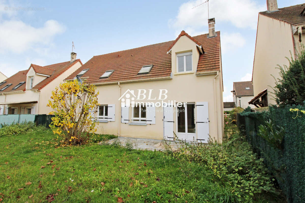 Maison à LE PERRAY-EN-YVELINES