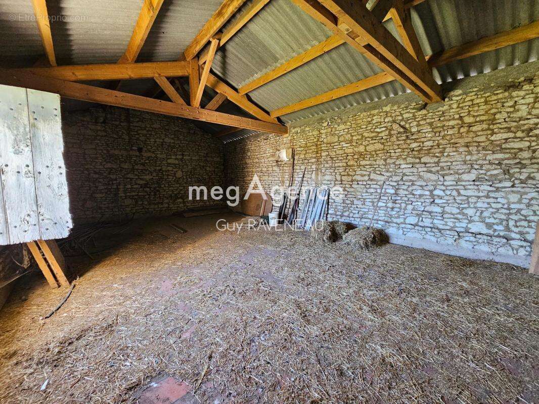 Ancien corps de ferme a restaurer - photo 9