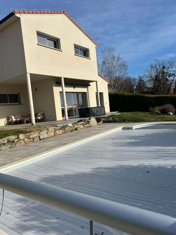 Maison à LES MARTRES-DE-VEYRE