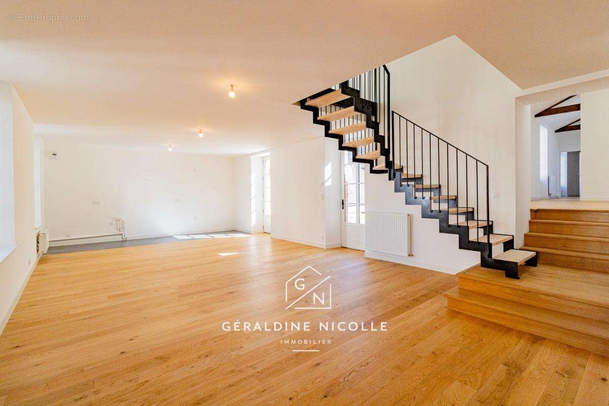 Maison de ville au pied des remparts  - 170m2 - plein centre - VANNES - photo 5