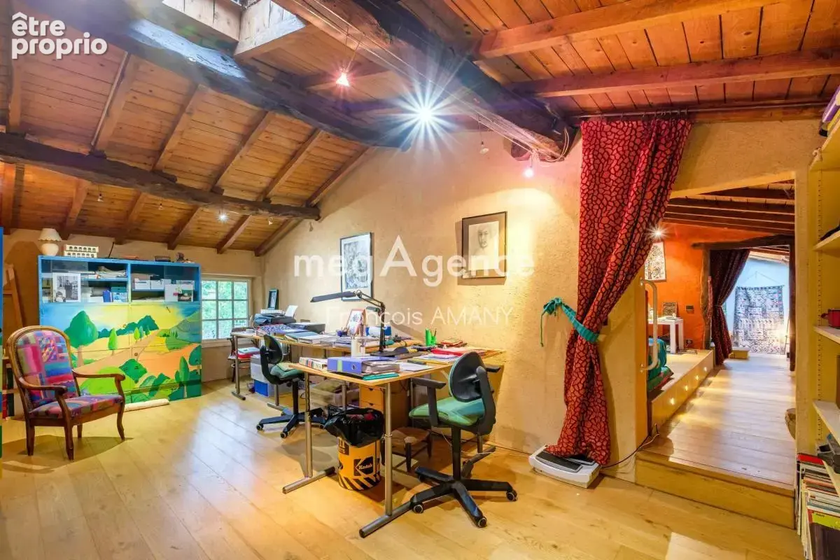 Une maison de charme au cœur de Dommartin - photo 13