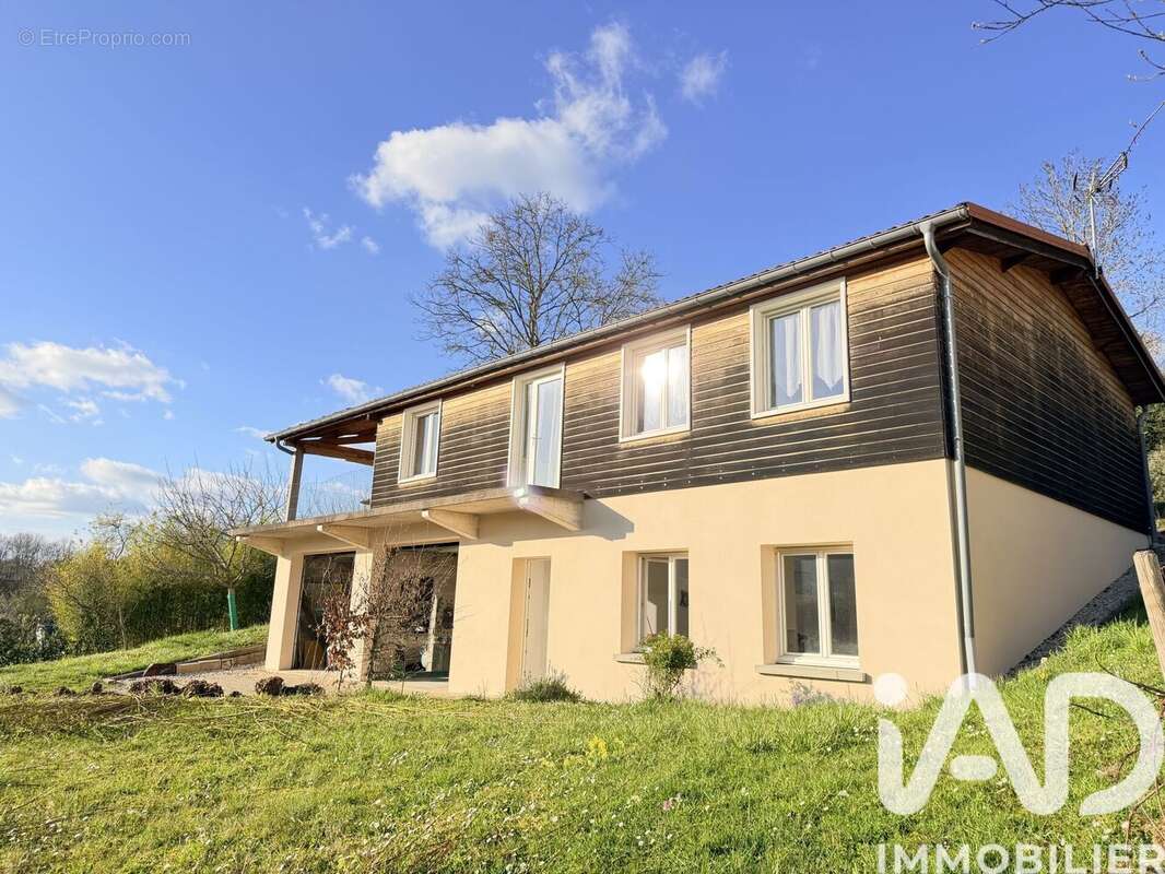 Maison 135 m² à Charmes  - photo 2