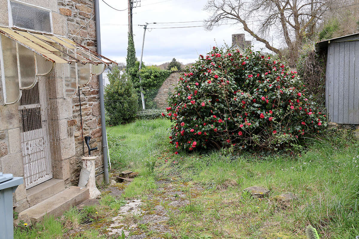 Maison à BELLE-ISLE-EN-TERRE