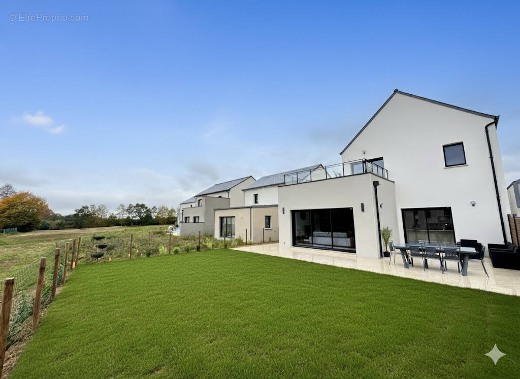 Maison à LA CHAPELLE-DES-FOUGERETZ