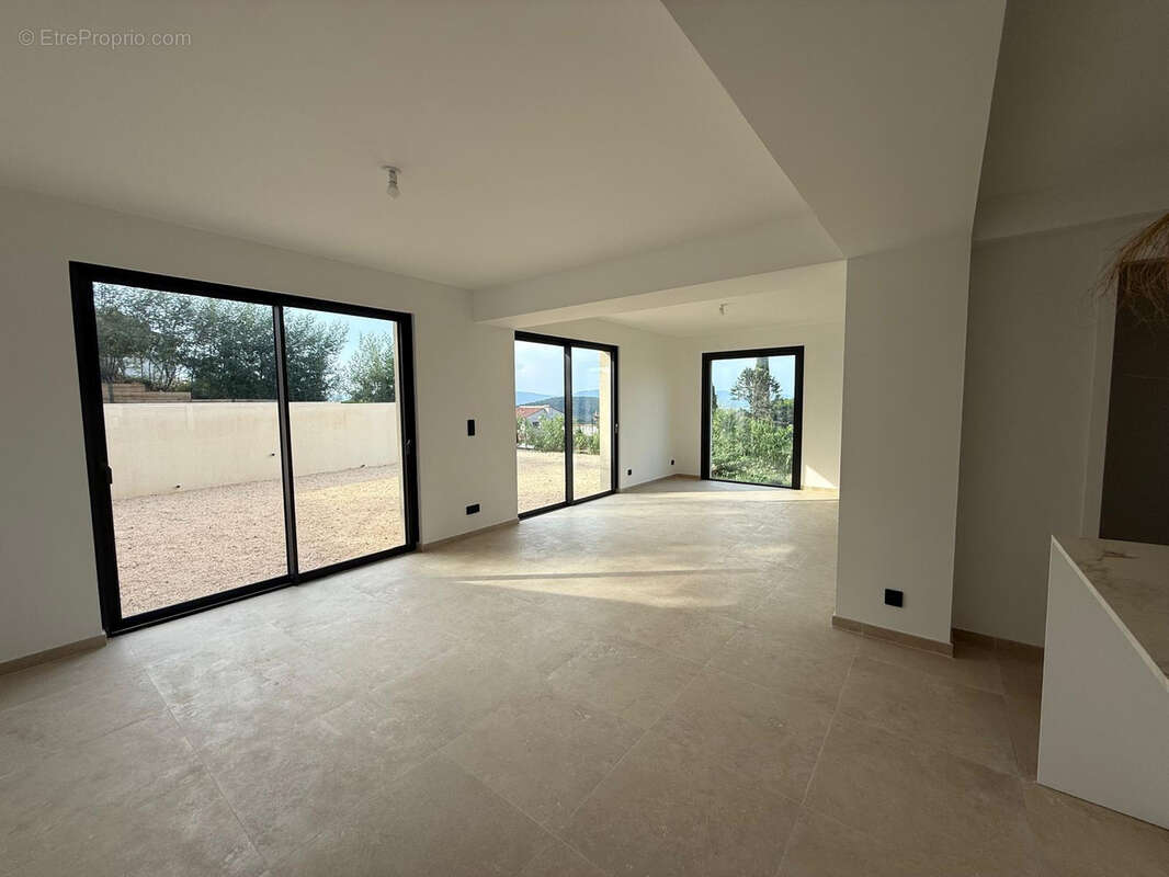 Villa rénovée au cœur de La Croix-Valmer - photo 22