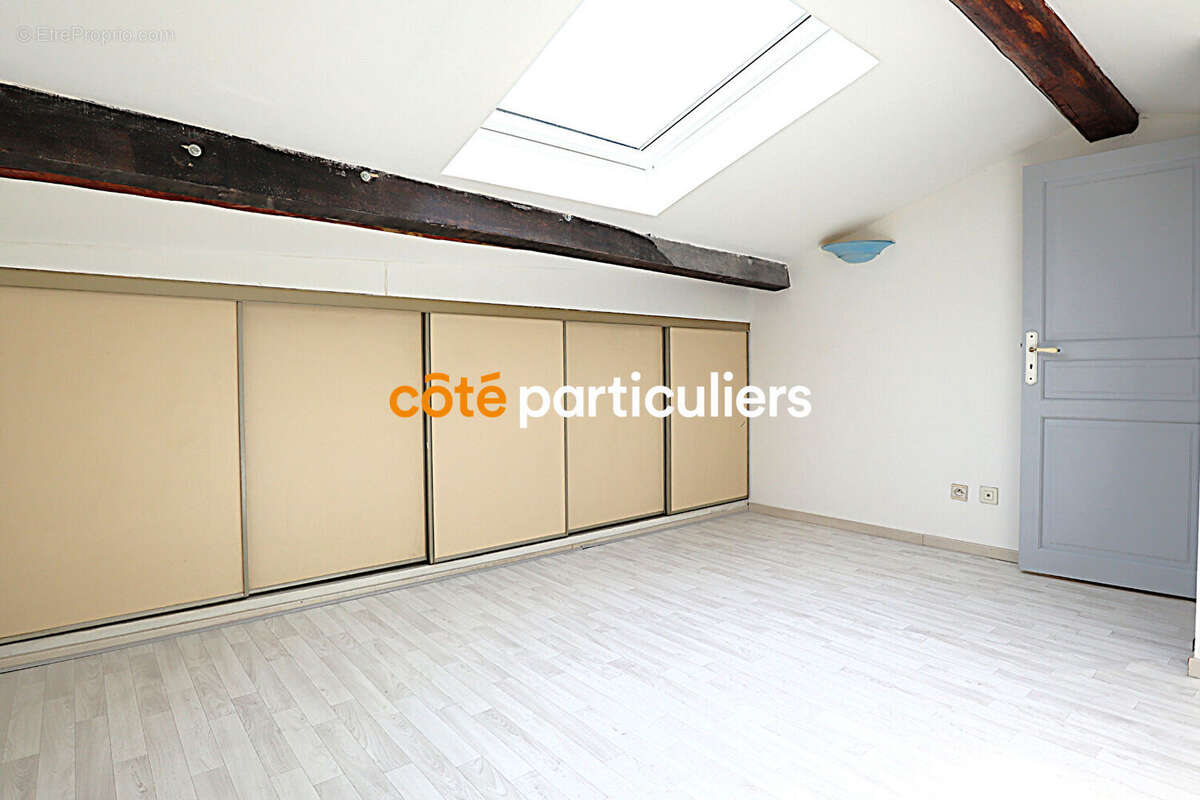Appartement à ROQUEBRUNE-SUR-ARGENS