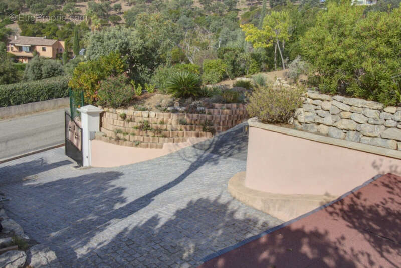 Maison à LES ISSAMBRES