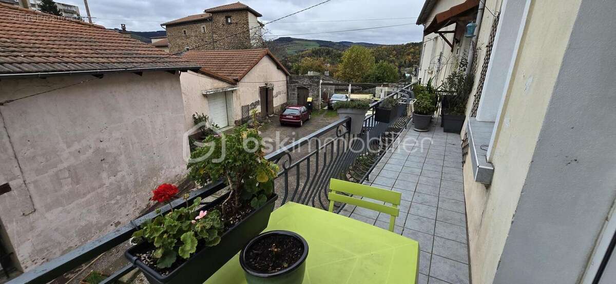 Appartement à SAINT-JEAN-BONNEFONDS