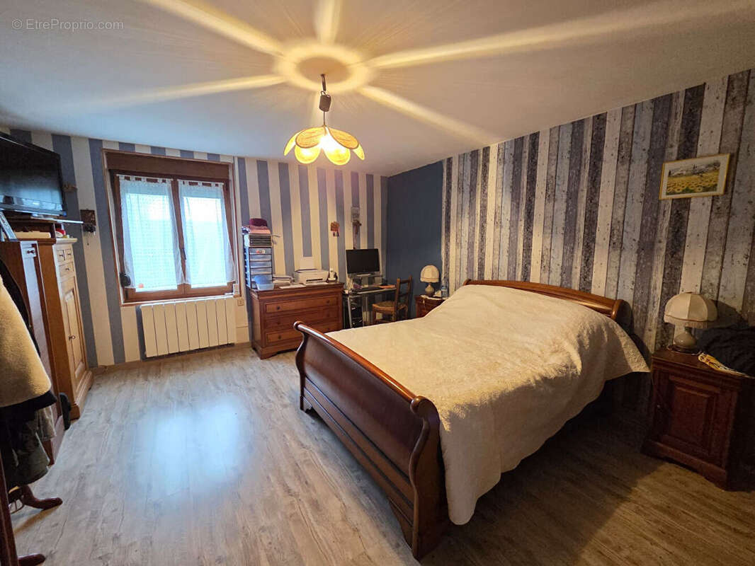 Maison à PUISIEUX-ET-CLANLIEU