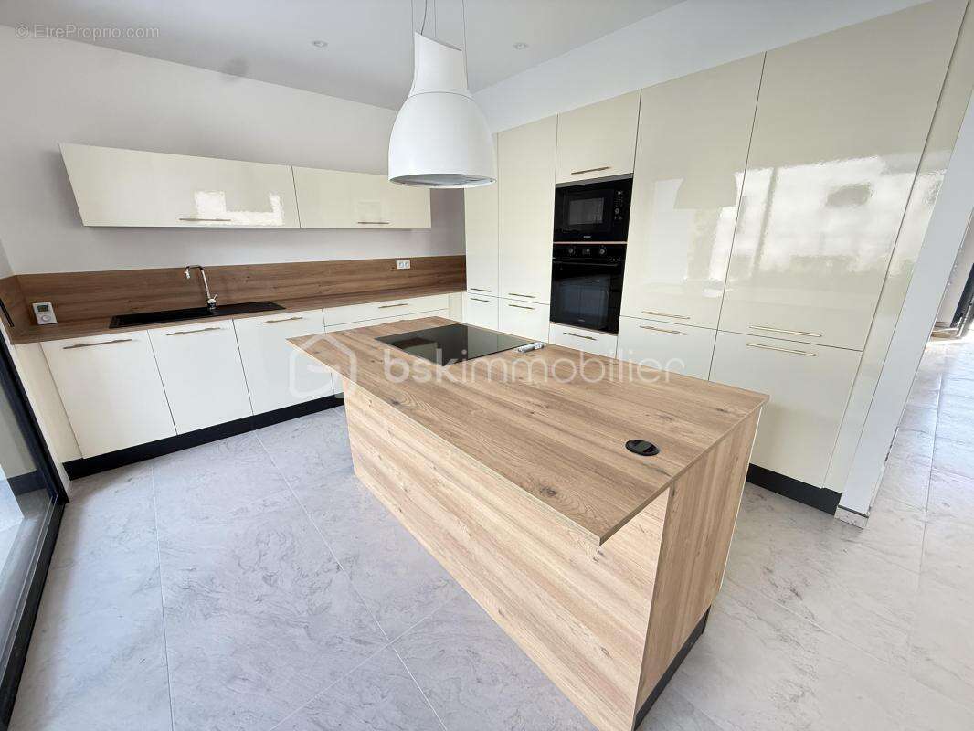 Maison à SAINT-ERBLON