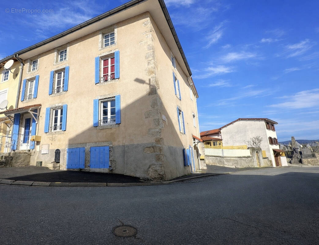 Maison à CELLES-SUR-DUROLLE