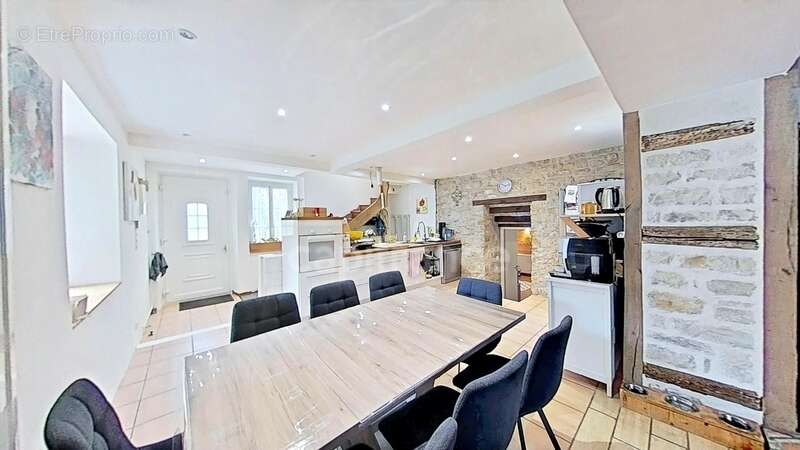 Maison à ETREPIGNEY