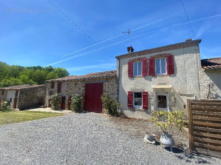 Maison à MAGNAC-LAVAL