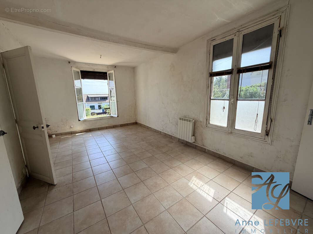 Centre à pied de cette maison de 5 pièces avec garage et jardin - photo 5