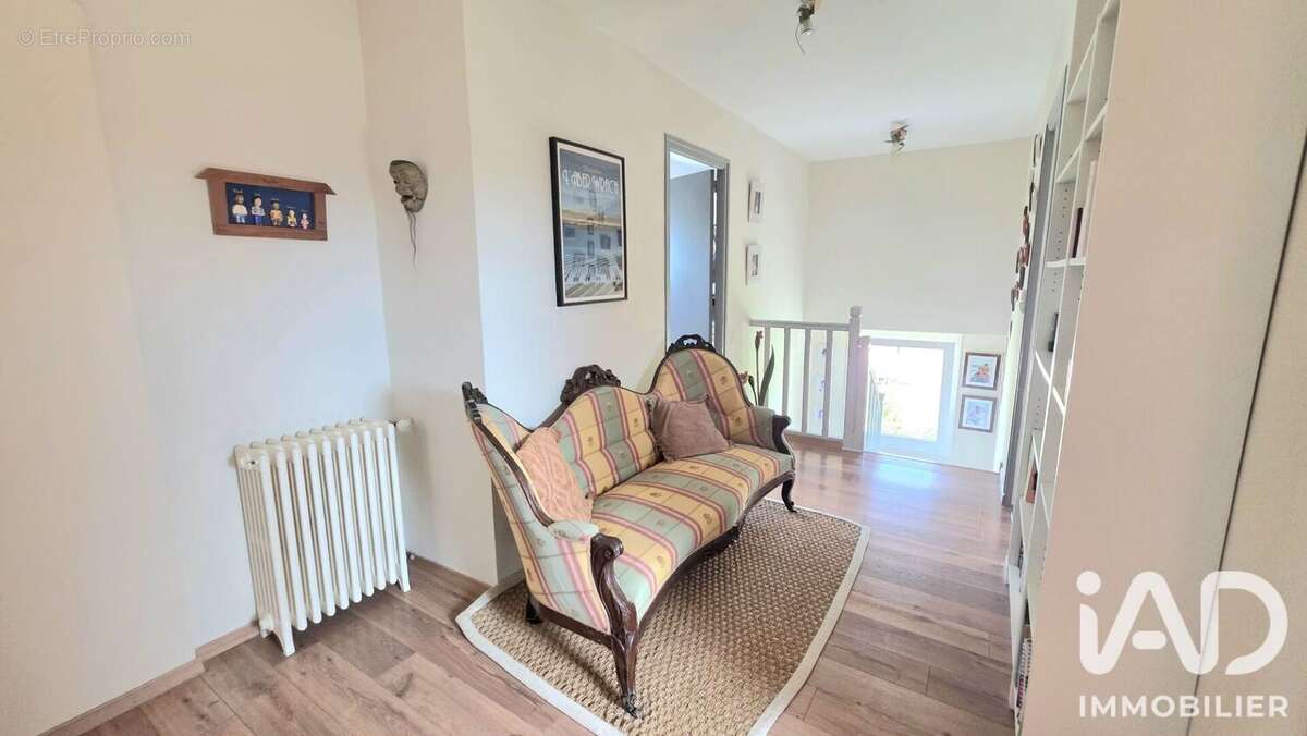 Maison 163 m² à Saint-Ave  - photo 8