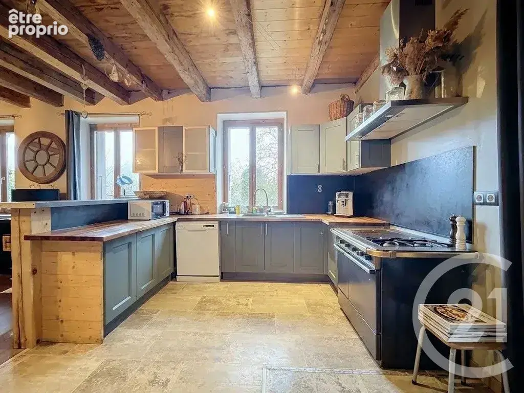 Appartement 7 pièces 186 m² à vendre à Taninges (74440) - photo 2