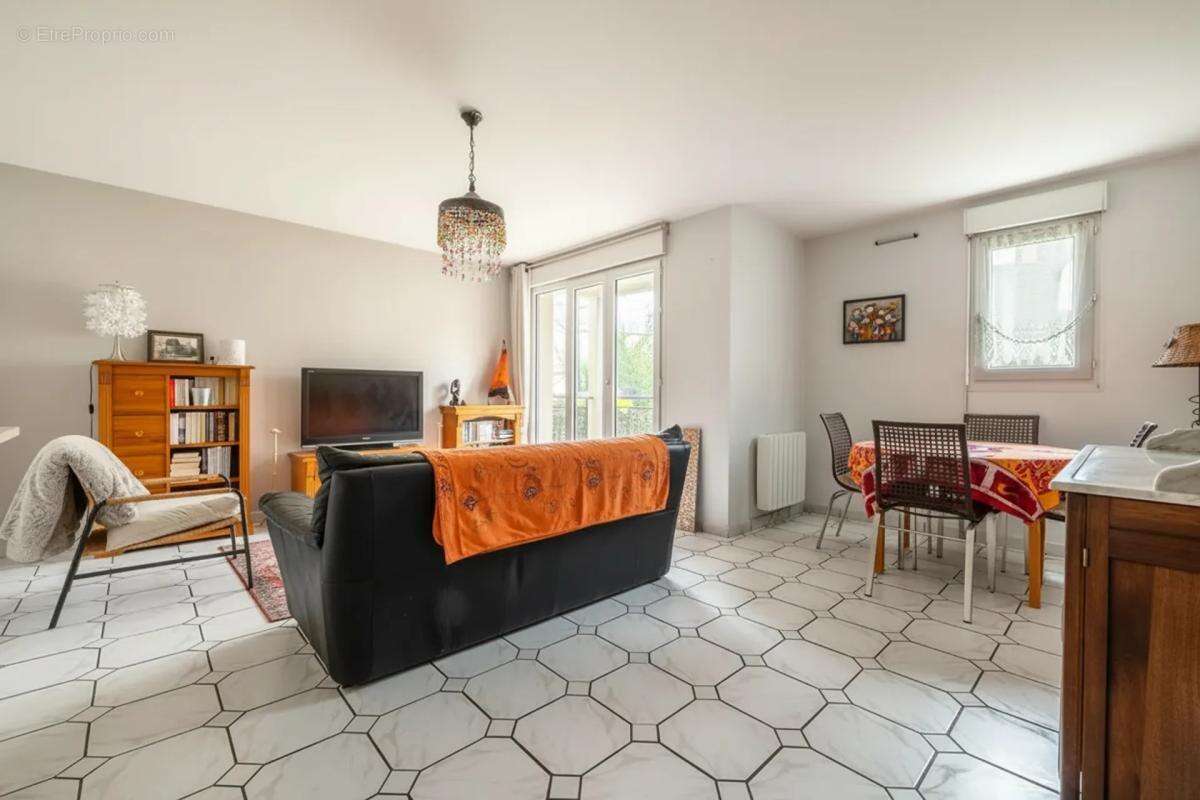 Appartement à CHILLY-MAZARIN