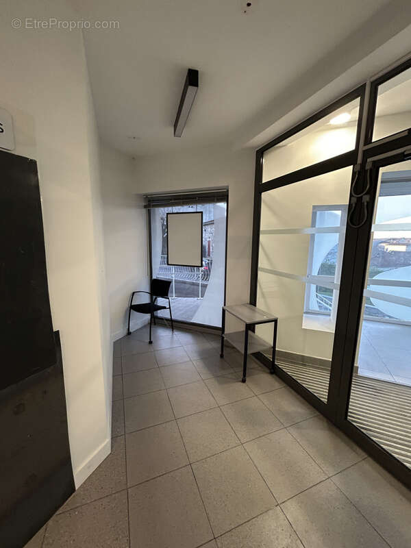 Lacrouzette idéal investisseur batiment de 80 m2 avec jardin et parking - photo 3