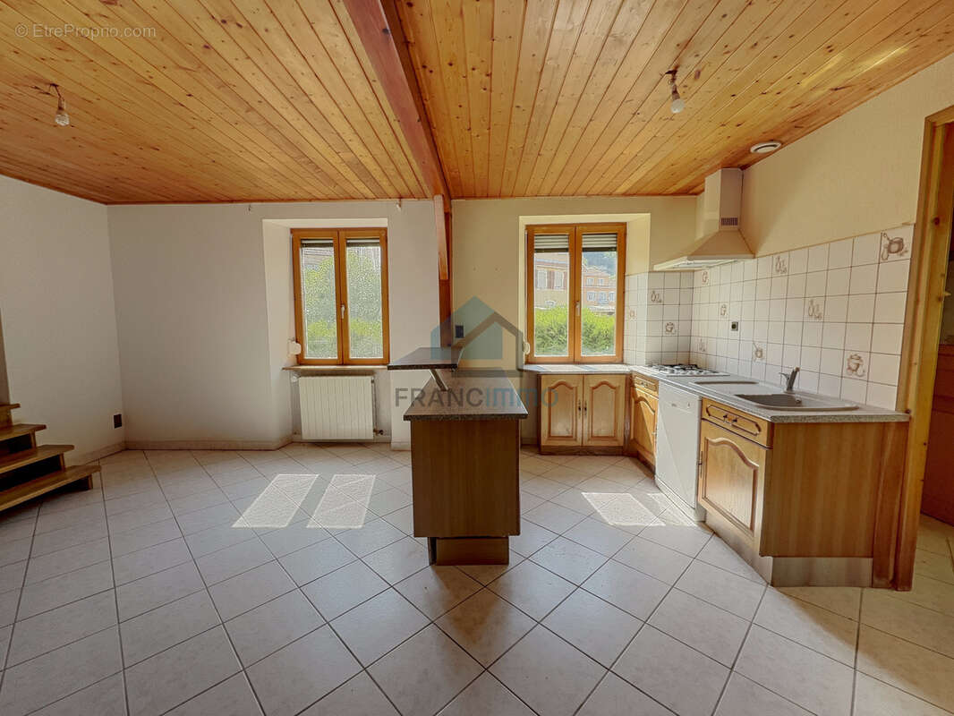 Appartement à PONT-DE-ROIDE