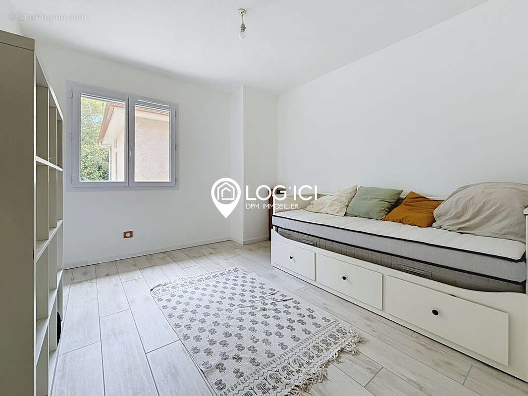 Maison de plain-pied de 114 m2 avec grand séjour et 4 chambres en lisière de forêt - photo 13