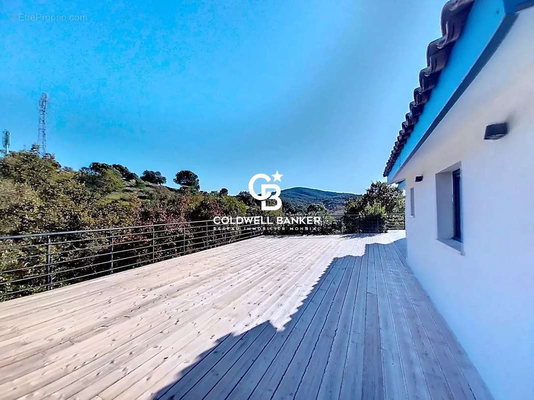 Maison à ROQUEBRUNE-SUR-ARGENS