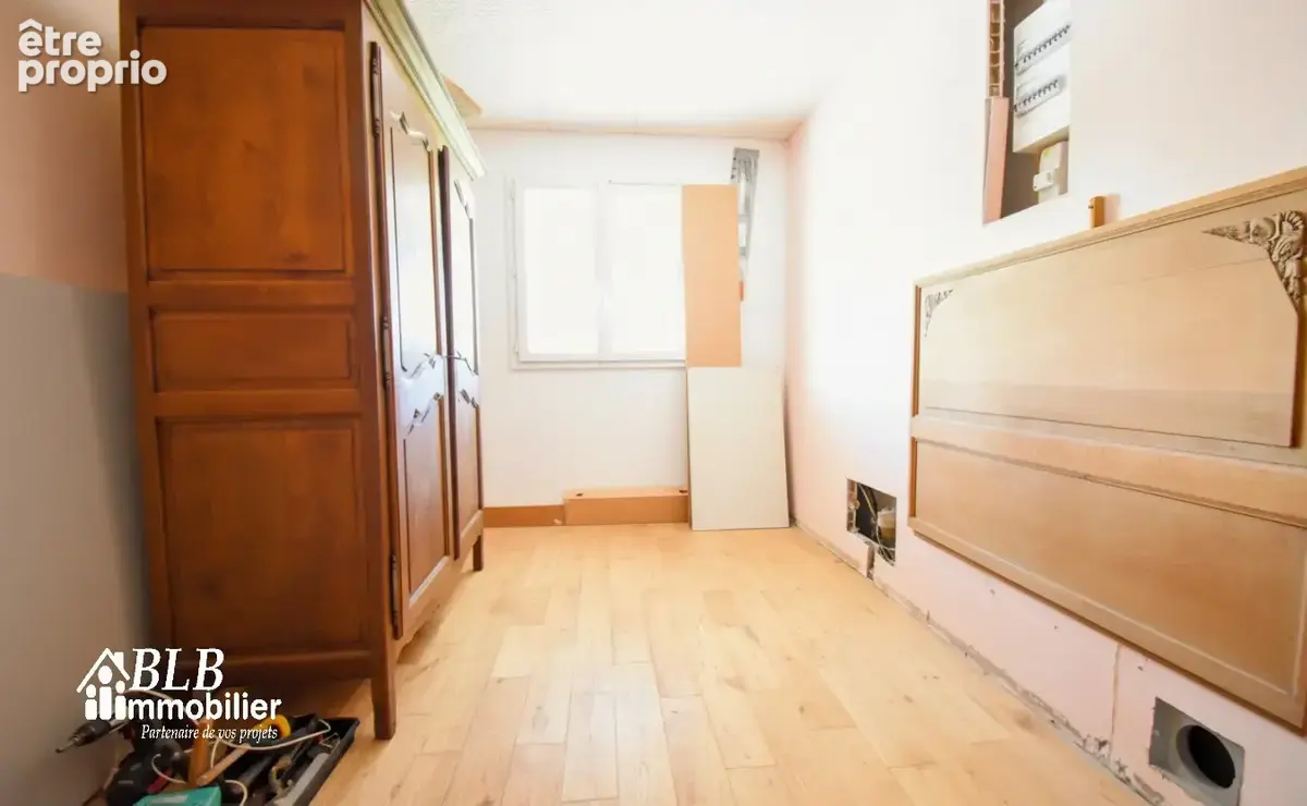 Maison - 5 chambres - garage - photo 9