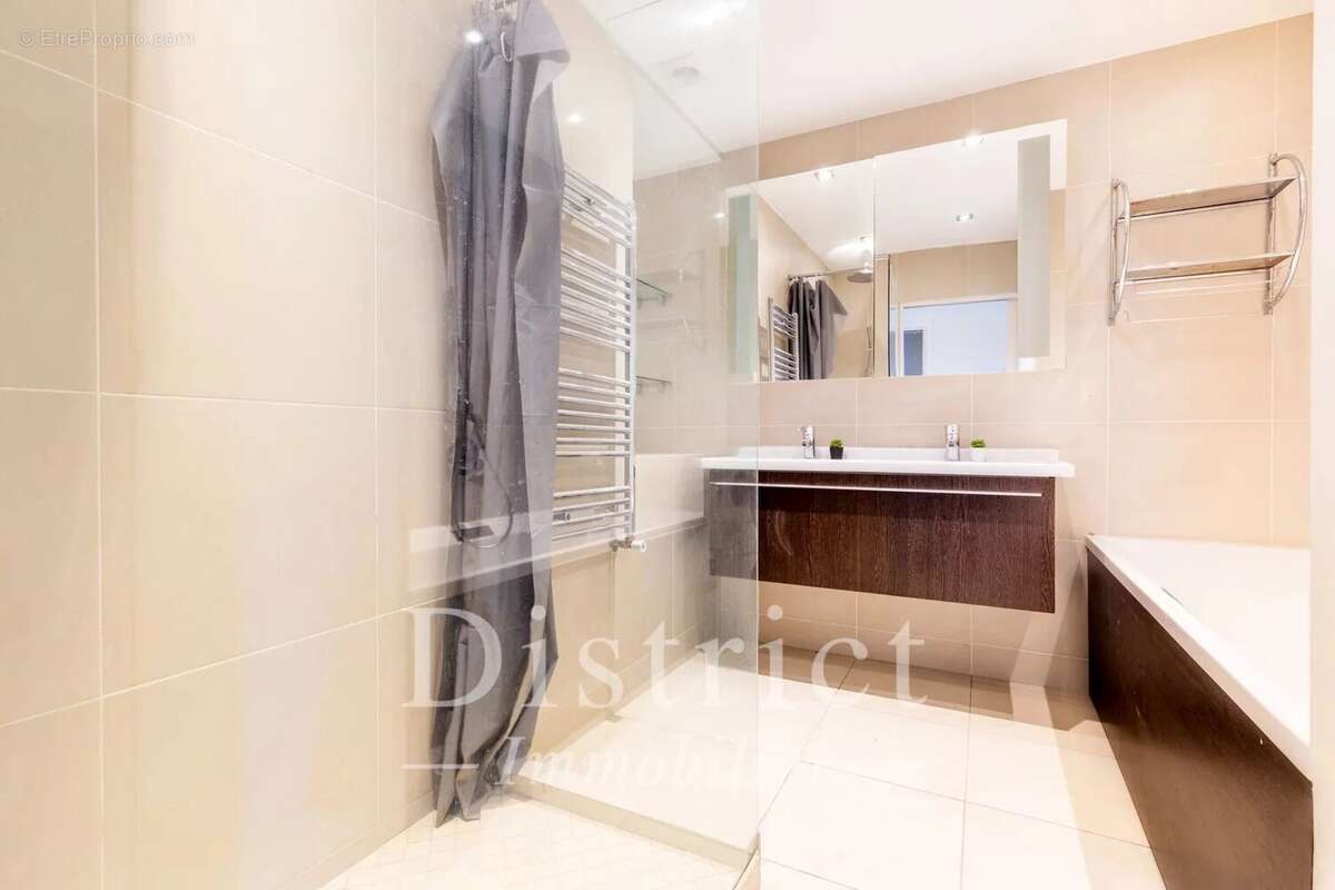 Appartement à PARIS-8E