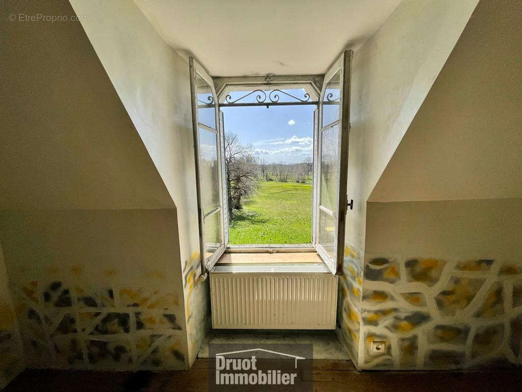 Maison à SOULAGES-BONNEVAL