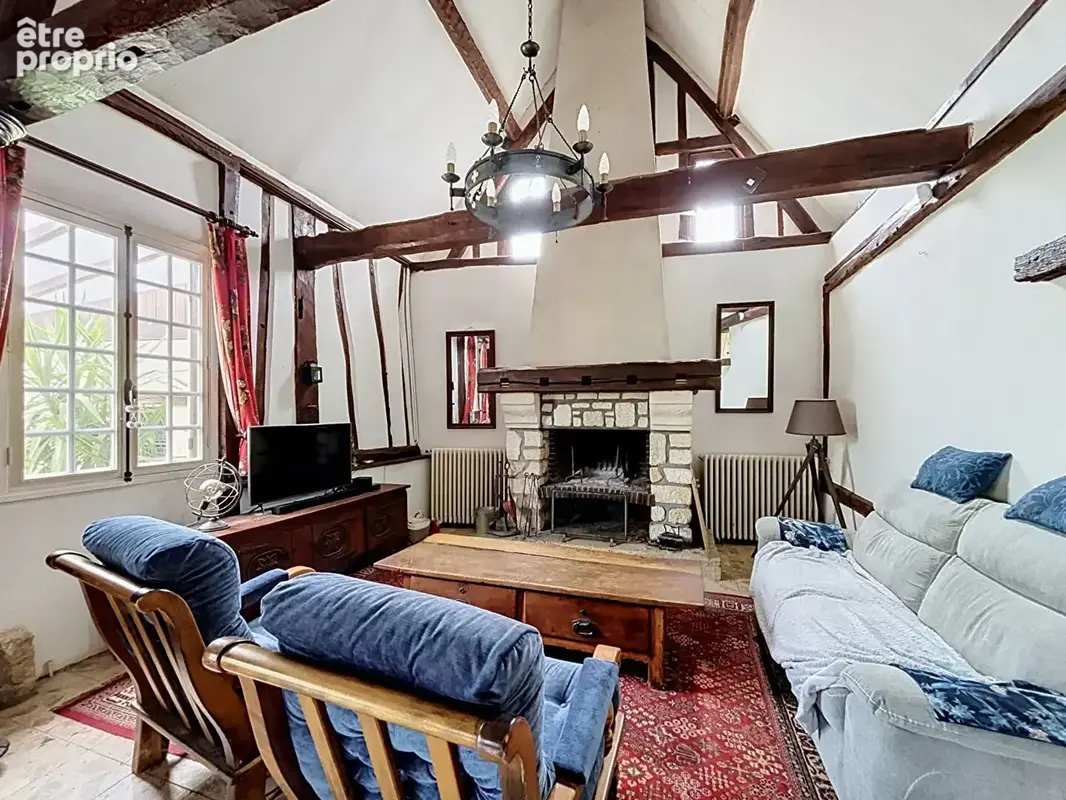 À proximité de Gisors  - propriété avec deux maisons - 5 chambres - piscine chauffée - photo 3