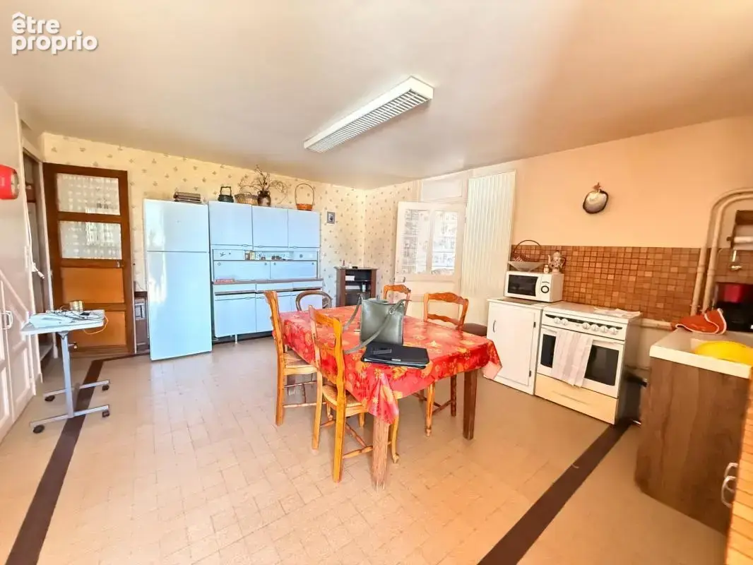 EN EXCLUSIVITE ! Maison en pierre de 136m², 2 garages sur terrain de 950m² 71 500 € - photo 2
