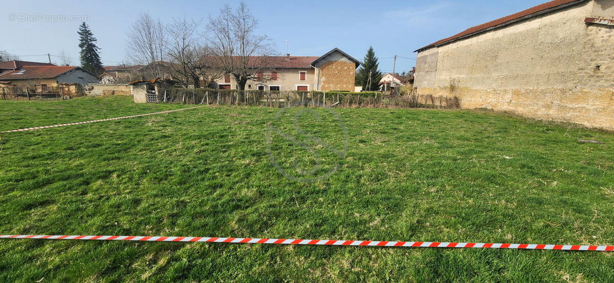 Terrain à SARDIEU
