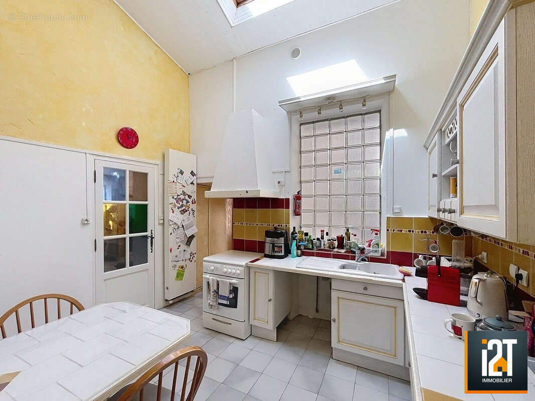 Maison à CRUVIERS-LASCOURS