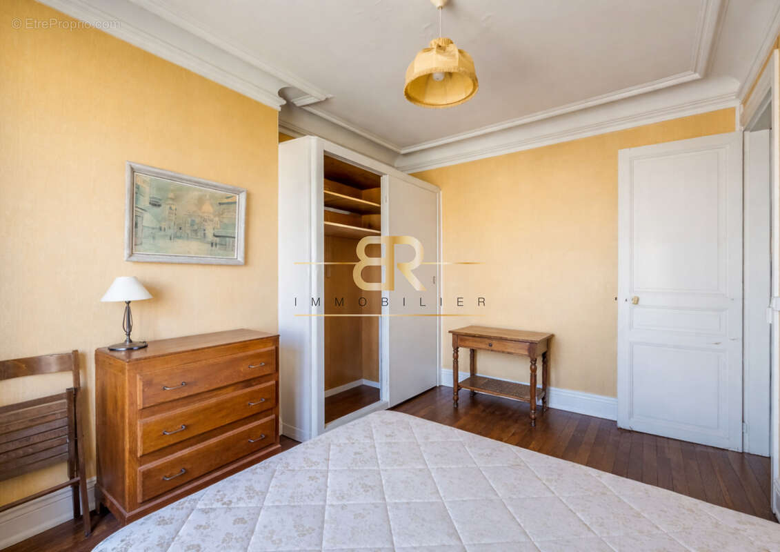 Appartement à PARIS-14E