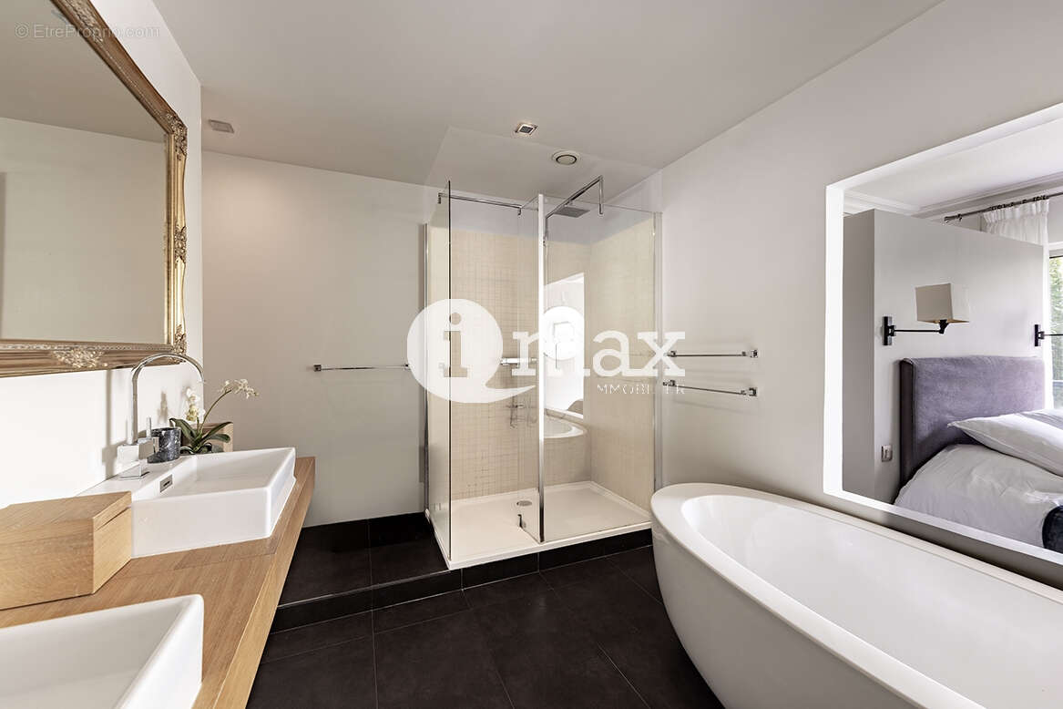 Appartement à LEVALLOIS-PERRET