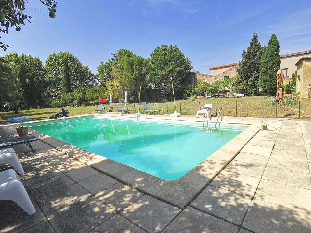 Propriété Ouveillan - 402 m² habitables - Piscine & dépendances - photo 2
